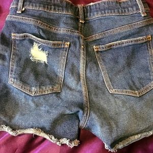 No boundaries size 5 Jean short